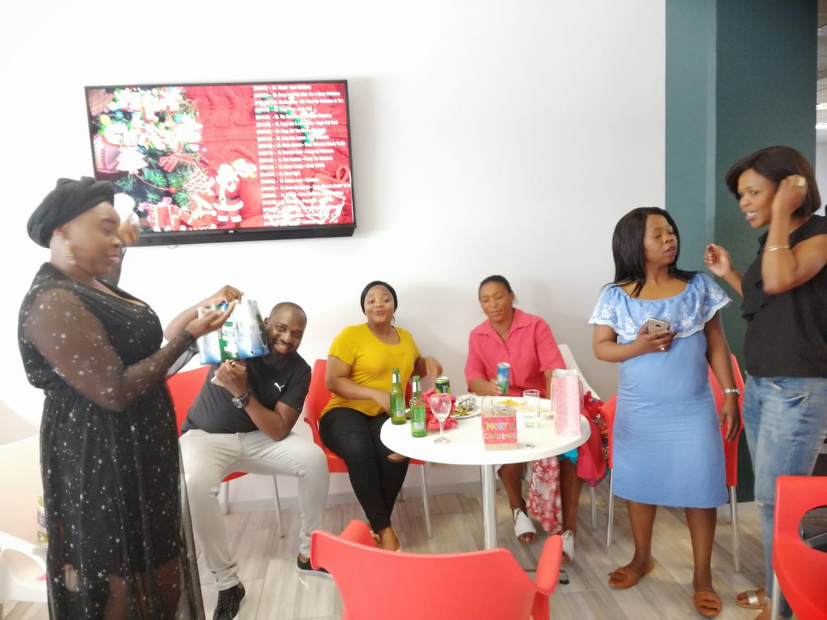 RediRecruitment's tweet image. Ending of 2018 with Santa and his little elf #secretsanta2018