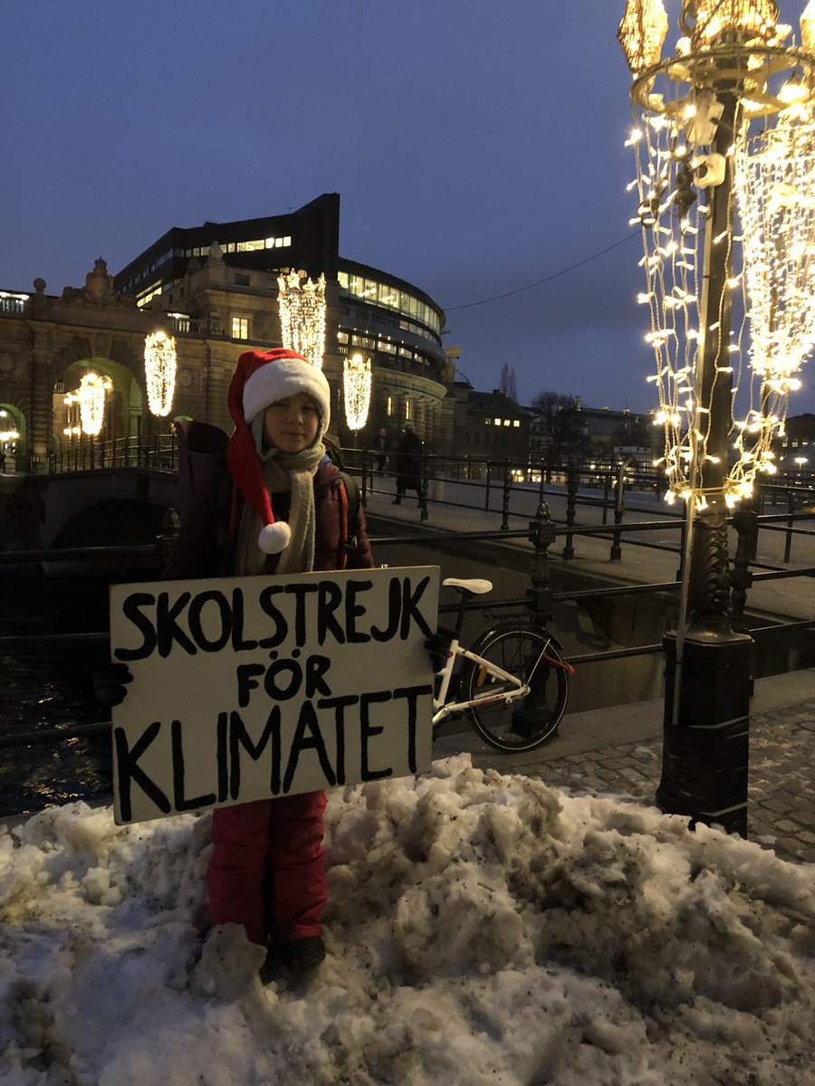 GretaThunberg's tweet photo. School strike week 18. 
#climatestrike #fridaysforfuture #klimatstrejk #schoolstrike4climate https://t.co/Qvv4QX96cu