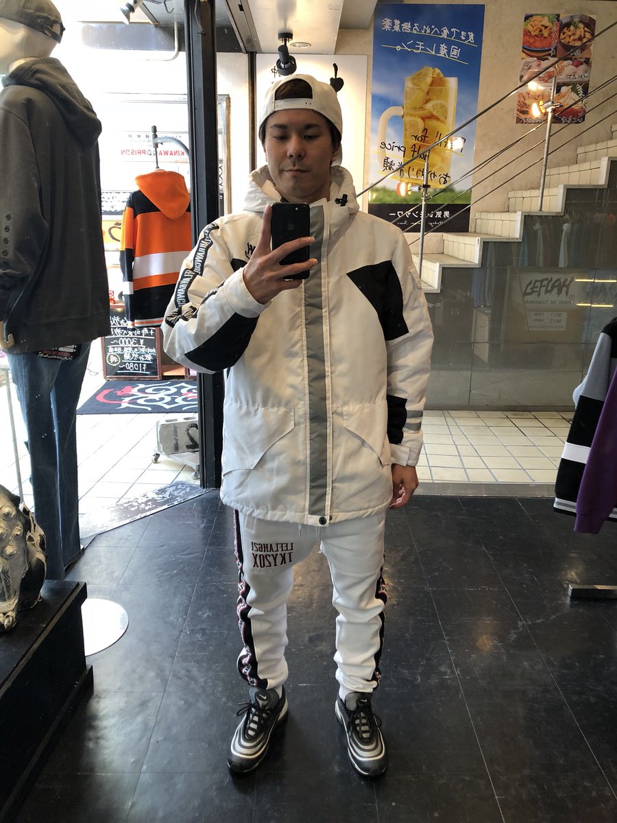 Twitter पर Take氏 Leflah沖縄店staff 本日コーデ シロくスポーティに とても動きやすい スナップバックキャップ 5940 ナイロンマウンテンジャケットxl スウェットパンツl