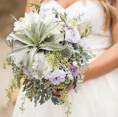Hard to believe this is a #DIY wedding bouquet !  #DIYweddingflowers flowersfloralflorist.com/ff/rustic_wedd…