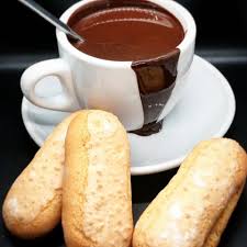 Us recordem que avui el Principal té les portes obertes, i us oferirem xocolata amb melindros, per si voleu venir a agafar forces
#21DESBORDEMLOS