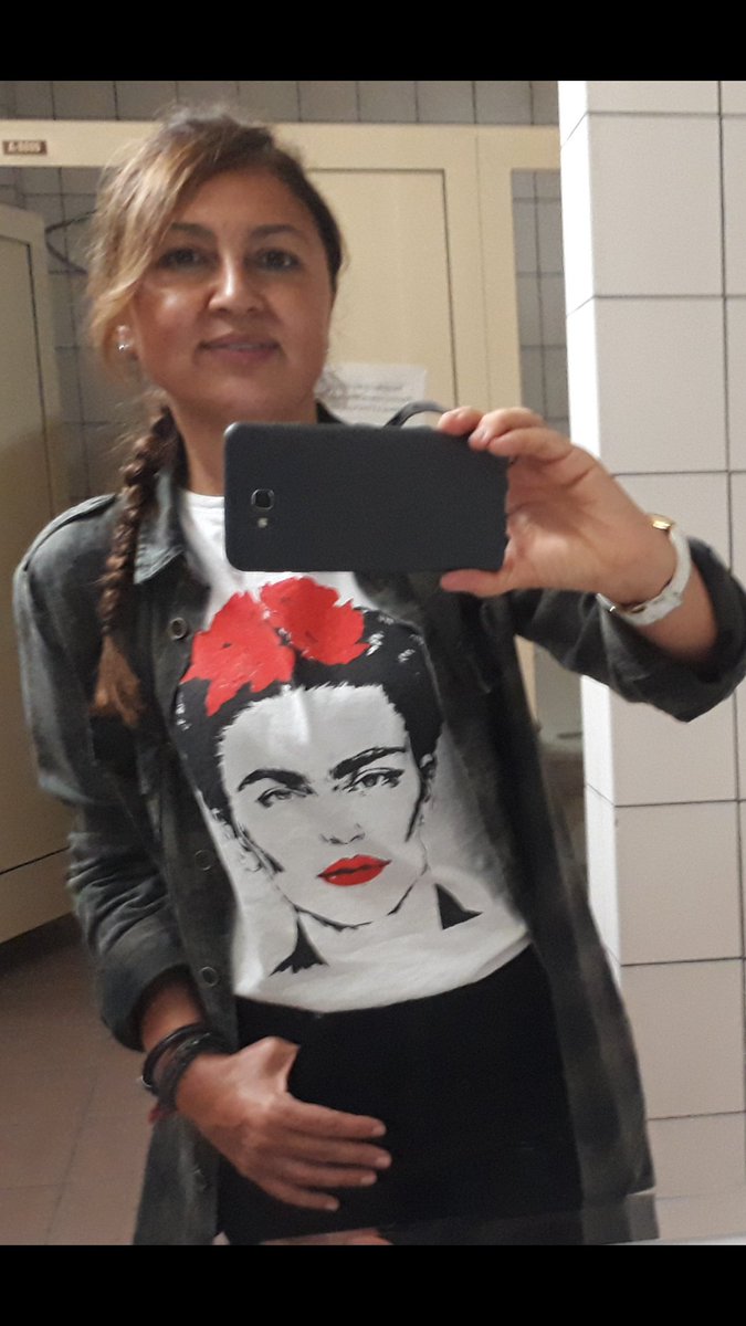 BeeSibel's tweet photo. Happy Friday!.. #FridayFrida "🌹" https://t.co/FDjlS8fsCJ
