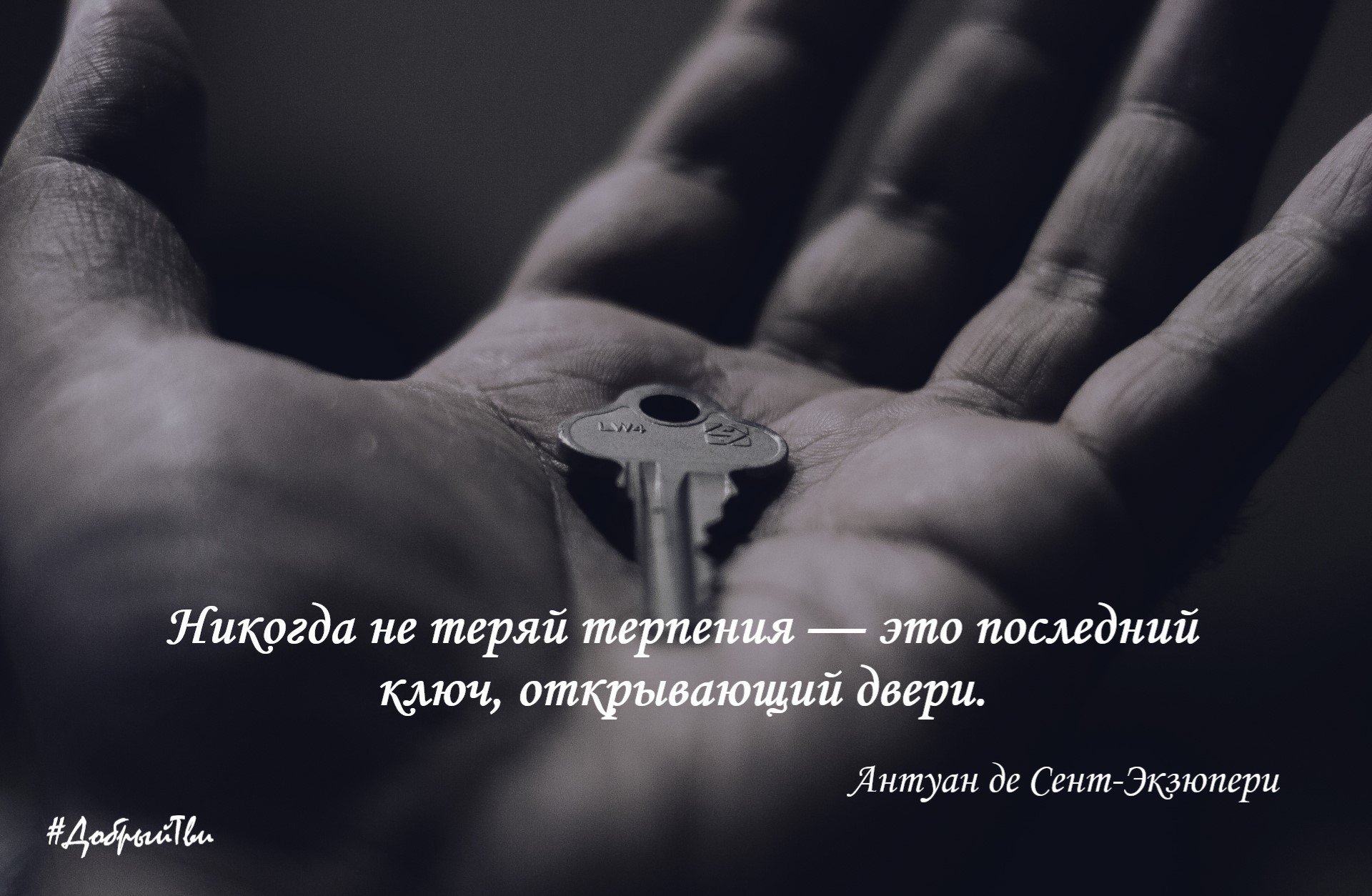 Малышка приняла душ даже не заметив, что за ней наблюдают даже заметив