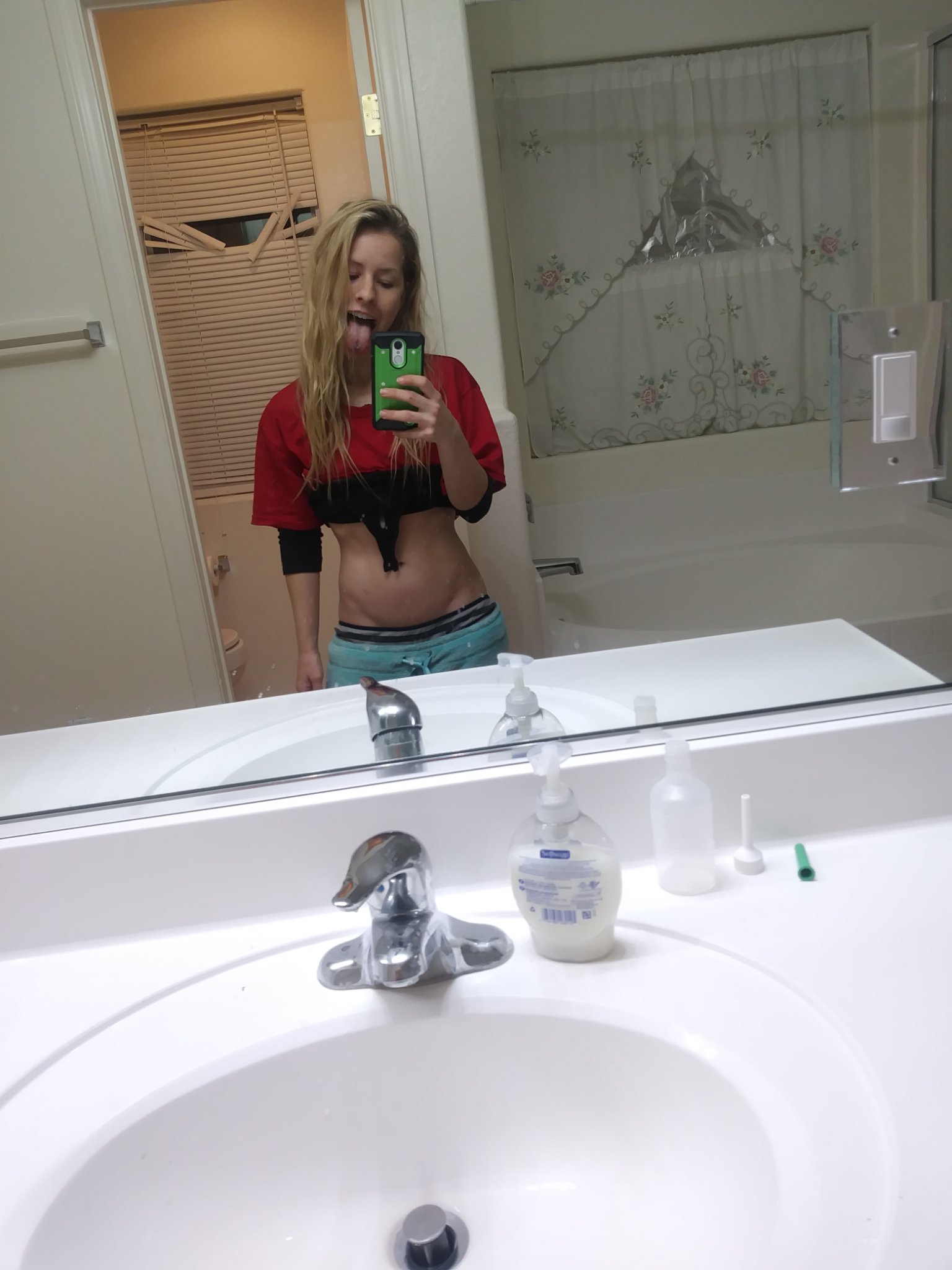 U can have all the bad boys n girls, I jus wanna fuck the nice ones✌ https://t.co/1XkArySmOL
