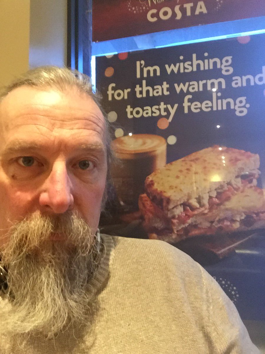 DEREKFROOD's tweet image. The last early morning School Show @RosesTheatre #tewkesbury The end to 3 weeks of 10am shows of #dickwhittington Now the countdown truly begins for #Christmas!