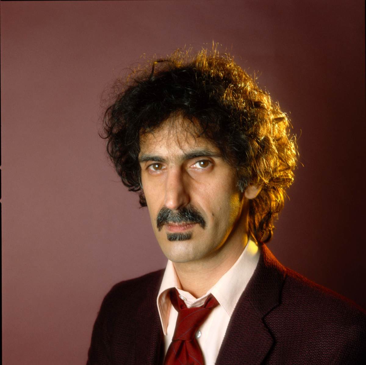 anecdotariorock's tweet photo. “Mi consejo como padre es que, si quieres criar a un niño feliz y saludable mentalmente, aléjalo de la iglesia lo más que puedas”. Frank Zappa https://t.co/zu8HMol8uK