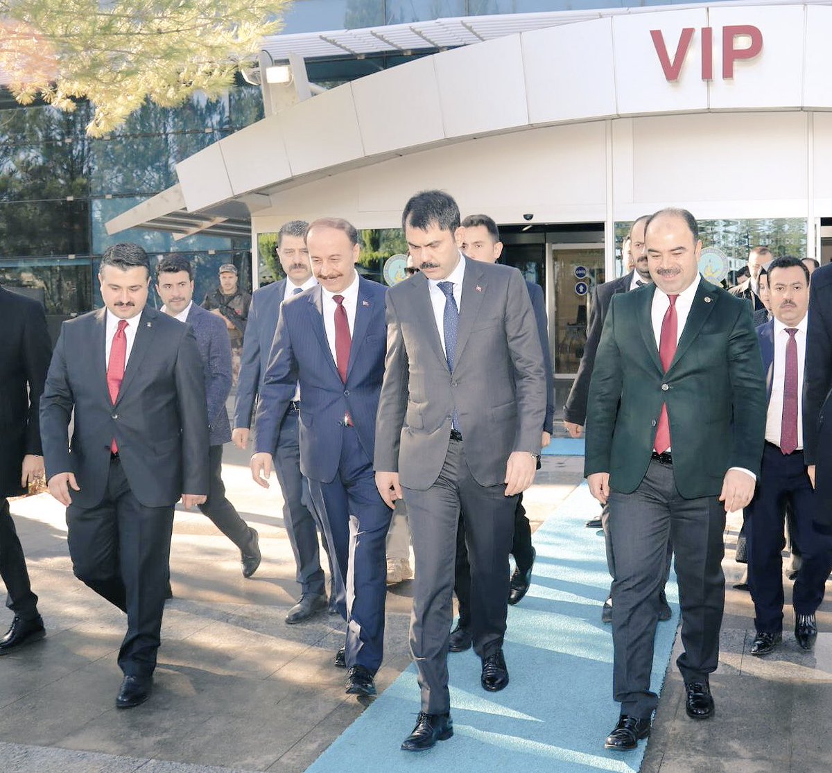 Bir dizi incelemelerde ve temaslarda bulunmak üzere şehrimize teşrif eden çevre ve şehircilik bakanımız sayın Murat Kurum beyefendiyi karşıladık. Şehrimize hoş geldiniz sayın bakanım.