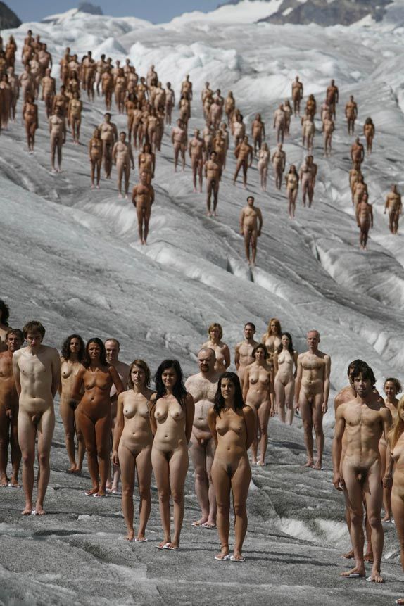 Naked in Winter ...Images by #SpencerTunick showing hundreds of #nakedpeopl...