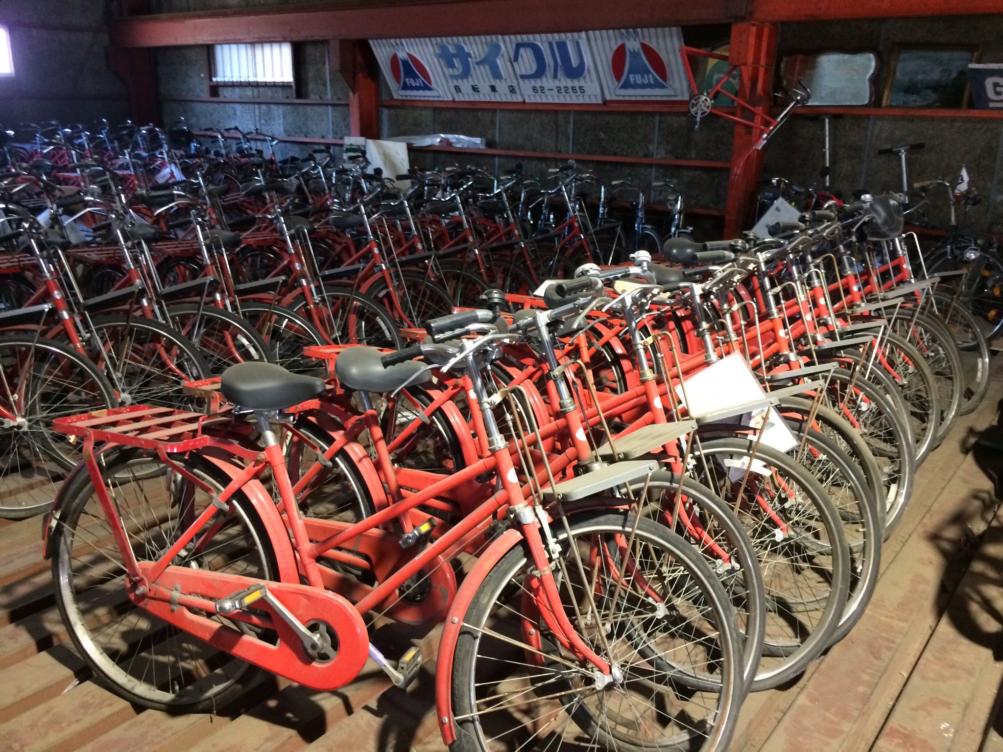 Kawai 茨城県は水海道 郵便自転車を買いました 工場長が宣伝してくれ と言っていたので ちゃんと走るやつは一台15 000円 都内の本社まで無料配送あり 大抵は平成の丸石ですが ツノダや富士のポンコツもあります 欲しい方dm下さいませ