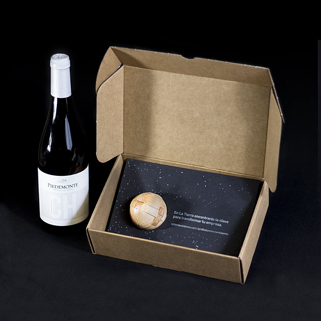 Desde <a href="/fablabcoworking/">FabLab Coworking Arize Lèze</a> nos envían este detalle de Navidad. Muchas gracias y ¡Feliz Navidad a todos de parte de todo el equipo de <a href="/VidorretaDesign/">Vidorreta Design</a> ! 🎁#FelizNavidad #FelicesFiestas #BuenaGente #Coworking #Compañeros