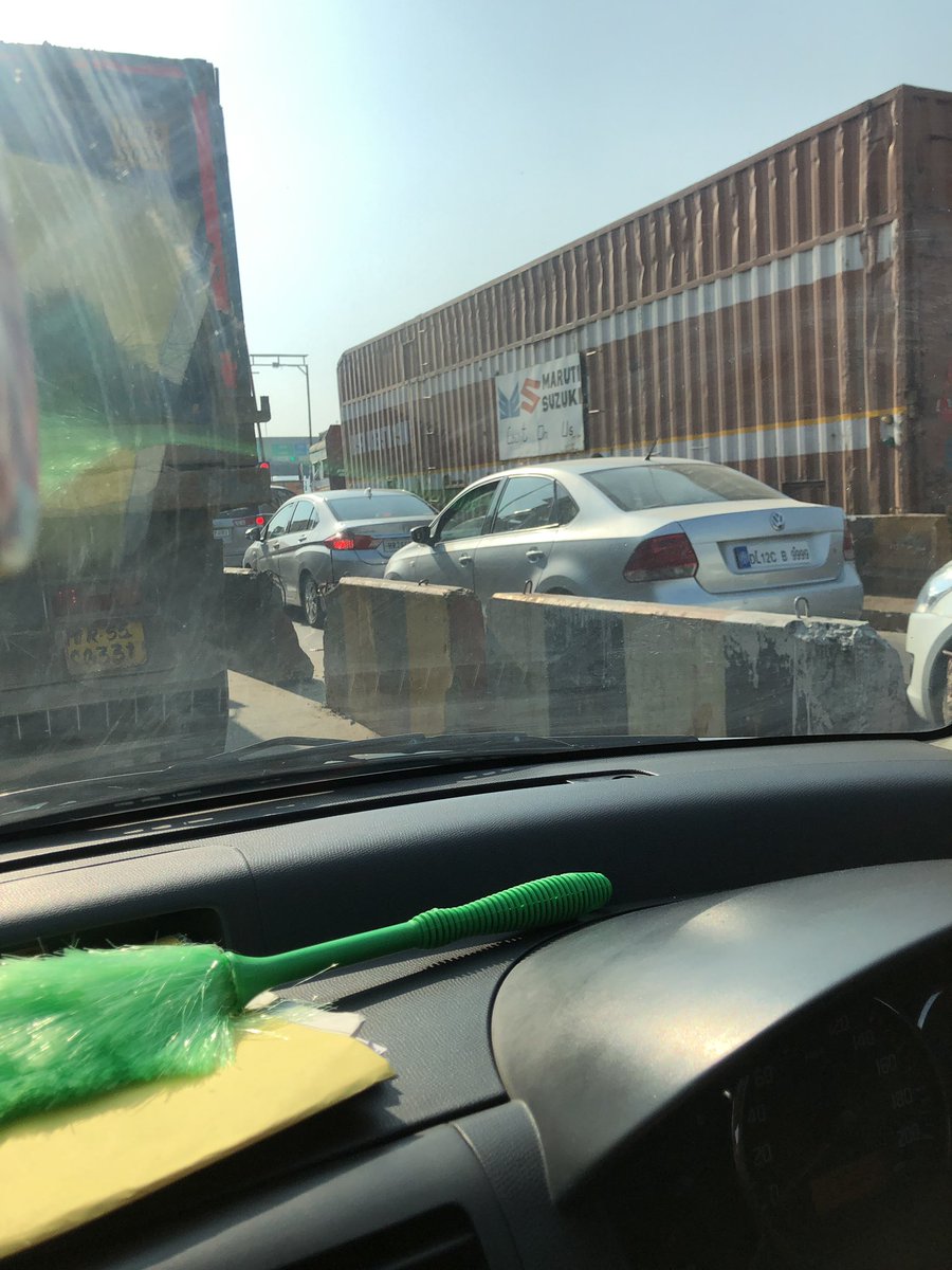 kumarparul15's tweet photo. @mlkhattar @nitingadkari that’s the state of #KherkiDaulaToll at 2 in the afternoon..takes atleast 20 mins to cross the roll at any given time. What is our useless govt doing for the benefit of the new Gurgaon residents? #removetoll https://t.co/fqFhx7YLVZ