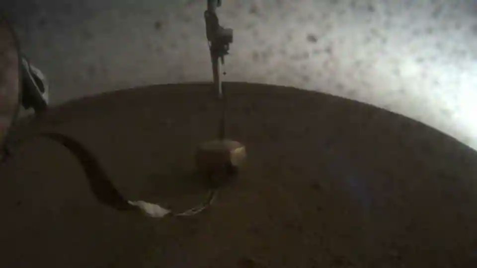 htTweets's tweet image. NASA’s InSight Lander places first instrument on Mars. Watch
goo.gl/17UH17

#NASAInSight