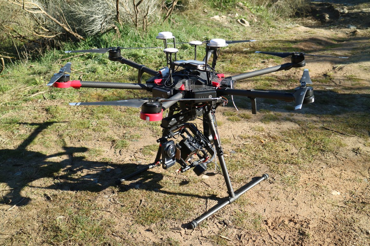 DronesUAL's tweet photo. Realizados dos vuelos generales de 17 ha de monte con pendientes fuertes, con altura de vuelo constante, usando sensores multiespectral, visible y térmico, pre y post quema controlada y vuelos de detalle y alta resolución en zonas de muestreo, apoyados con GPS diferencial https://t.co/HuLq0tITAd
