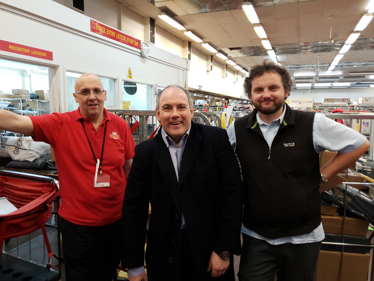 RtHonRobHalfon's tweet photo. A #merrychristmas to all our #Harlow hard-working @RoyalMail Postal workers. Pleased to visit #Harlow #SortingOffice early AM today to wish all Postmen and Postwomen a very #HappyChristmas . Thank you for all you do : https://t.co/4EAAMuJGsa