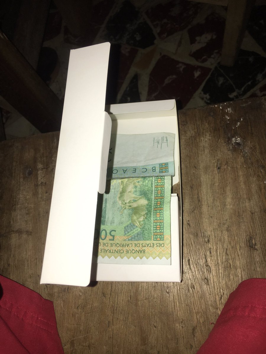 labile_diaky's tweet photo. Un billet de 5000 fr, Nouveau, jamais utiliser, dans carton.. 😌 je vend à 15.000 fr à débattre , troc possible donc toute personne intéressée peut me contacter en dm😊
Merci https://t.co/fG2zXd6Ime