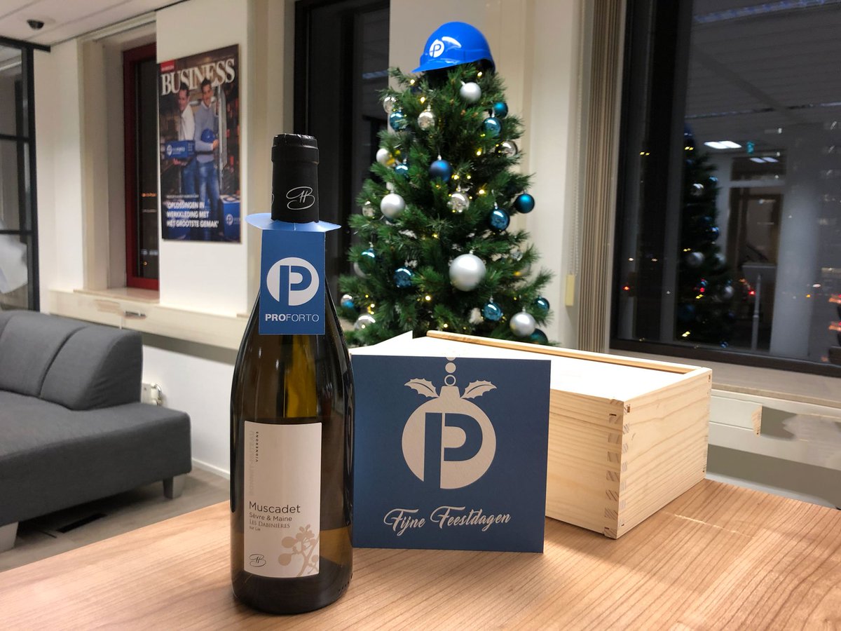 Het Proforto wijnkistje is in groten getale onderweg - gelukkig hebben we nog een flesje bewaard voor de kerstborrel vanavond ;)
