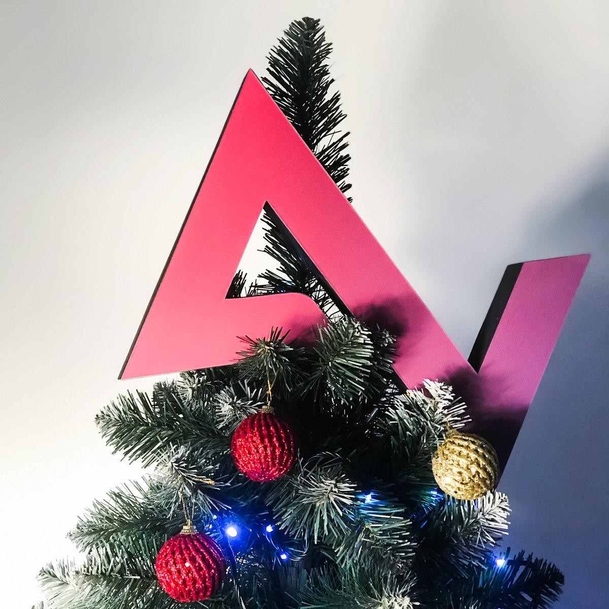 azbit_news's tweet image. The Christmas is coming! 🎉 How does your Xmas tree look like? #azbit #xmastree #xmas #christmas #ico #tokensale