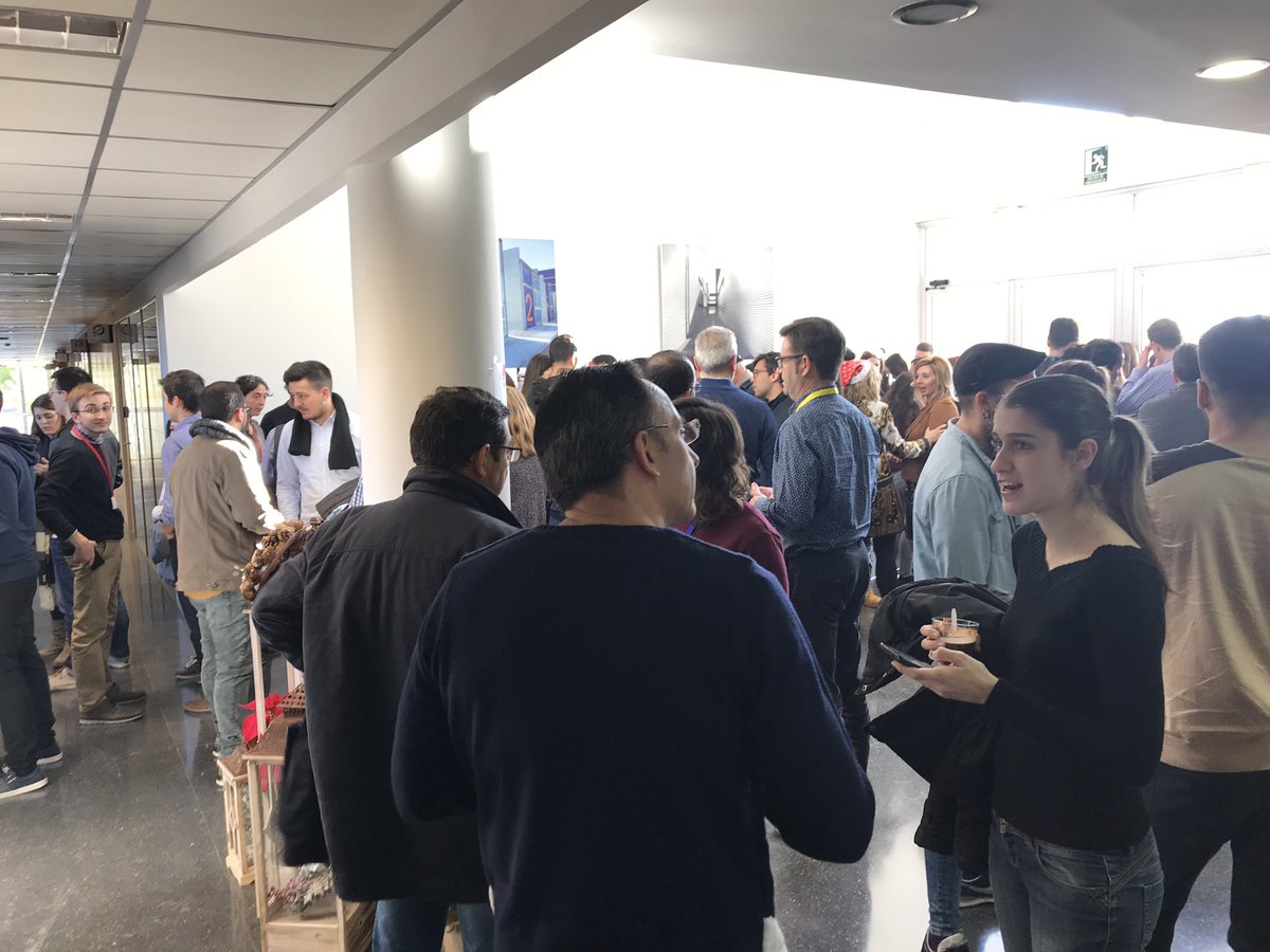 En el <a href="/PcientificoUMH/">Parque Científico UMH</a> vivimos mucho la Navidad 🎅🏼🤶🏼y la celebramos como debe ser.... comiendo en nuestra tradicional chocolatada navideña  ☕️🍩 #NavidadPCUMH #somosPCUMH