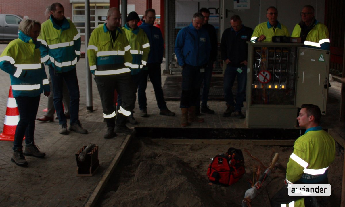 Alliander's tweet photo. Liander start met praktijkveld om meer technici tegelijkertijd op te leiden. Zo zorgen we dat we met alles wat er door de energietransitie op ons afkomt, voldoende technici hebben ➜ https://t.co/2FRkHinlT1

. https://t.co/IoMmxPATI5