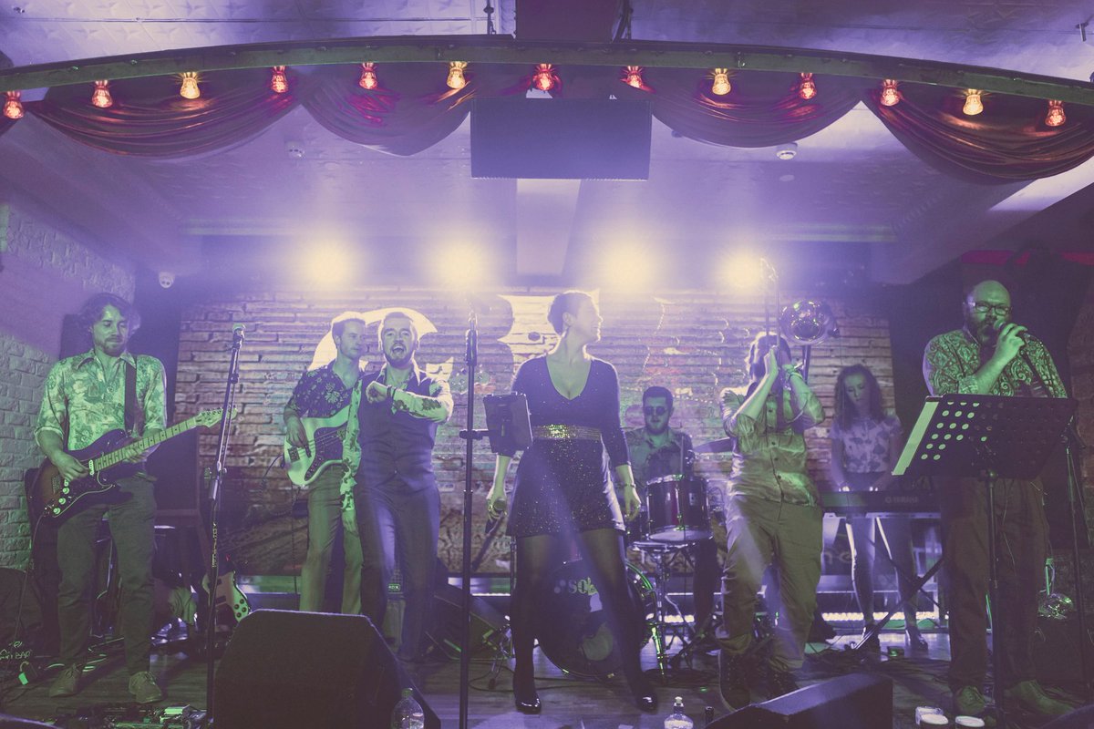 Reardenscork's tweet image. #ReardensLiveMusic TONIGHT!!

#GypsySons from 6pm
#CosmicFunk from 10.30pm

Food is served til late

Reardens.com

@corklivemusic @corknightlife
@whazoncork