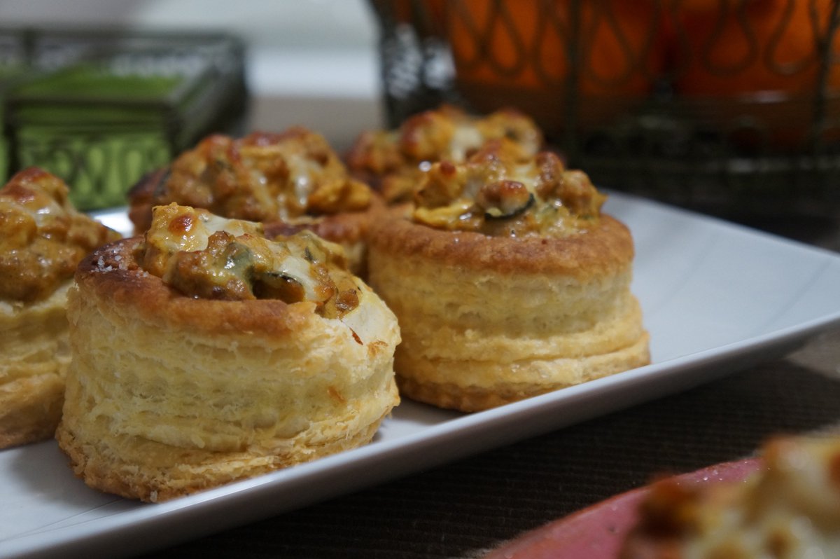 Se acerca la fecha de #ReyesMagos, así que aprovecho y os presento un hojaldre de carne con salsa de curry, para que sorprendáis a vuestros familiares y amigos. Como tentempié es ideal. ¡Y después, a por el #RoscónDeReyes! bit.ly/Hojaldre_Relle…