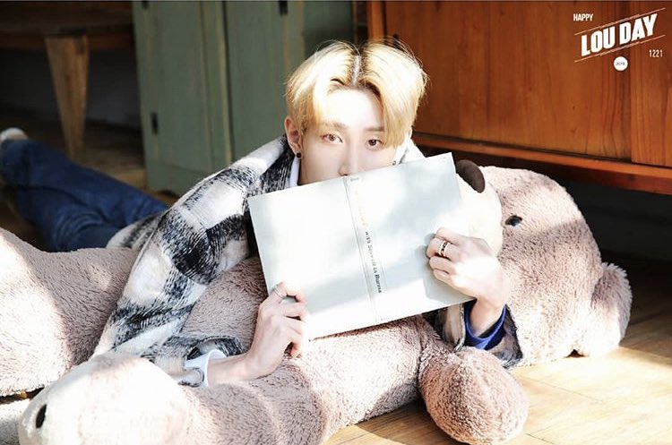 Lou_Spain96's tweet photo. [UPDATE]181221

Actualización de la cuenta de twitter/instagram de #VAV con #Lou (#로우) 

HAPPY LOU DAY
SOLO PARA #VAMPZ #뱀즈를 
El primer regalo para ti nació en invierno 

#VAV #브이에이브이 #Lou #로우 #HappyLouDay #로우데이 #HappyBirthday_Lou #HBD #생일축하해

©️vav_official https://t.co/b5m89xjZRH