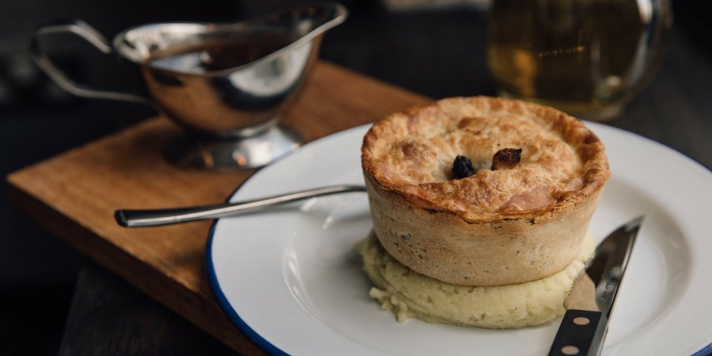 pieminister's tweet photo. You say Friday, we say Pieday... Pieday Friday 🙌 May your Friday be filled with pies &amp; good times 🎉 #piedayfriday #feelingfestive #TGIF #theweekendhasstarted #goodtimeswithpies https://t.co/EX0y82ZdkL