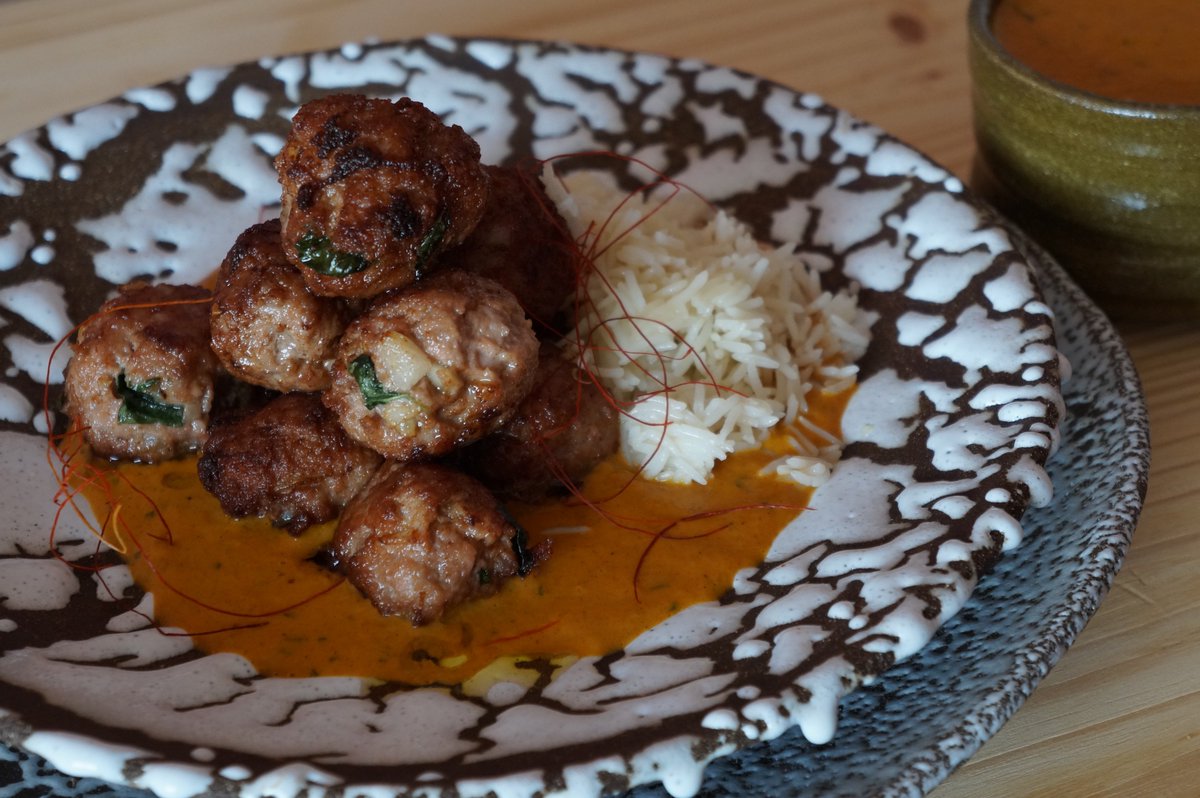 Las albóndigas me entusiasman, ¿qué le voy a hacer? Con esta #receta muestro mi afición por este plato. ¡Animaos a hacerla! bit.ly/Albondigas_Cas…