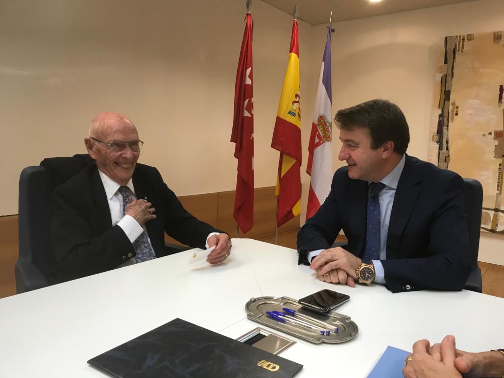 EL AYUNTAMIENTO DE #TRESCANTOS RENUEVA EL CONVENIO DE COLABORACIÓN CON CRUZ ROJA, CON UNA DOTACIÓN DE 18.000 EUROS
bit.ly/2EJf8Pc