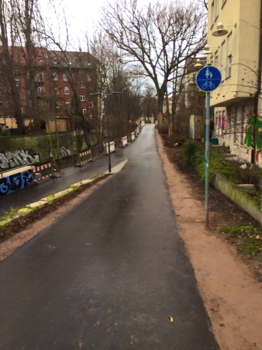 MN_Erfurt's tweet image. Juhu, der #Geraradweg zwischen #Schlüterstraße #Leopoldstraße &amp;amp; #Talstraße ist endlich wieder frei gegeben 🚴🏽‍♂️🚴🏽‍♀️🚶🏼‍♀️🏃🏾‍♀️🚶🏽‍♂️🏃🏽‍♂️ #lutherweg