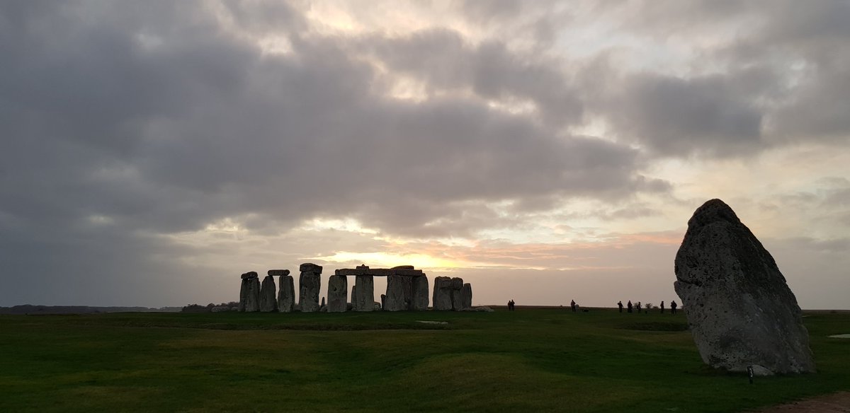 ST0NEHENGE's tweet image. Winter Solstice sunset.