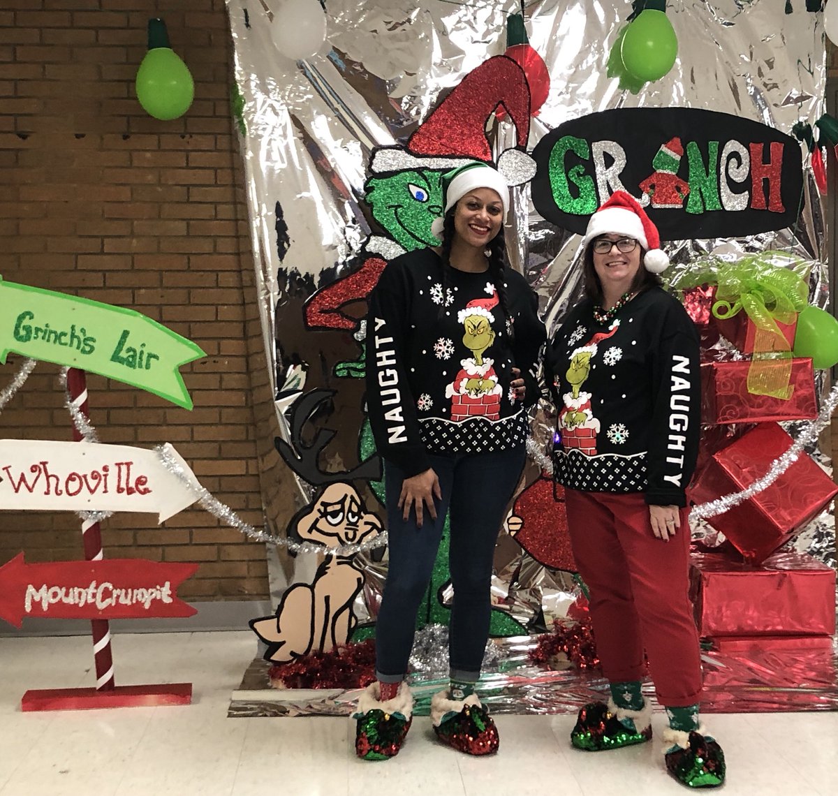 Quin_Tate's tweet photo. it’s a Grinchmas🎄Partay #MyPartnerInCrime #Twinning @Kathywoods51 #NaughtyList #LastDayOfTheSemester 🎁 @FcpsTeam @OESrockSTARS @suptking https://t.co/b3Zq2DrSUv