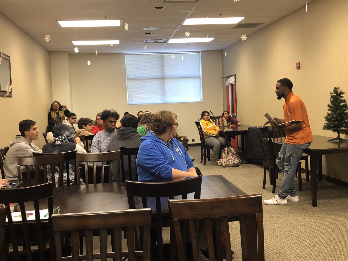 NSITE_CCMCenter's tweet photo. #AlumniWeek Day 4 out of 4!
Thanks to the #diversity and #experiences from our alumni our current students #GetNSITE! Thanks @MarquisRWare for bringing #ComputerScience & @UTAustin to life!
#OnlyAtBC #ProudCCRT #BCAlumniWeek #ThisIsNorthside #ThisIsBCHS #UT #IT #ChangeIsGood https://t.co/GgMTqxvsnI