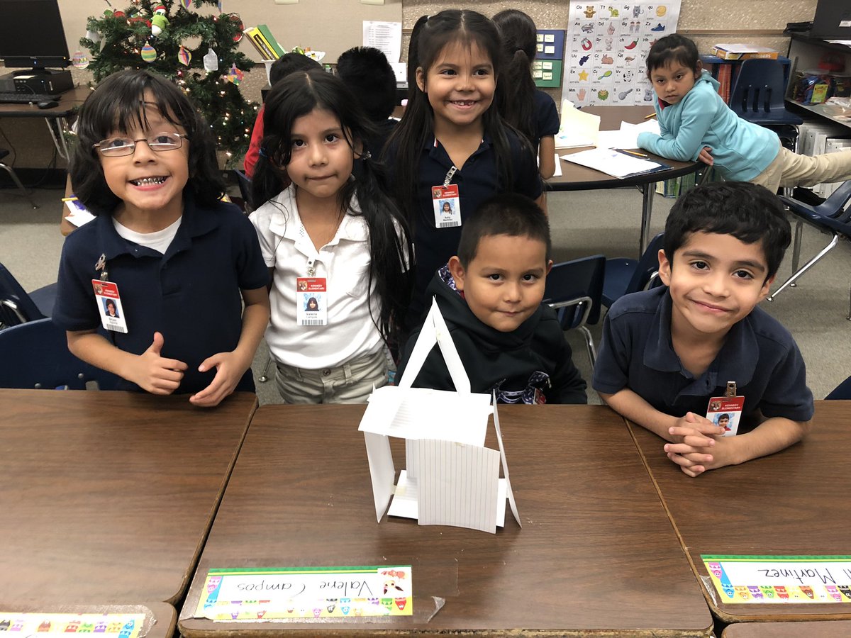 FirstRom's tweet photo. Buiding towers with index cards ! https://t.co/1pMA519NsU