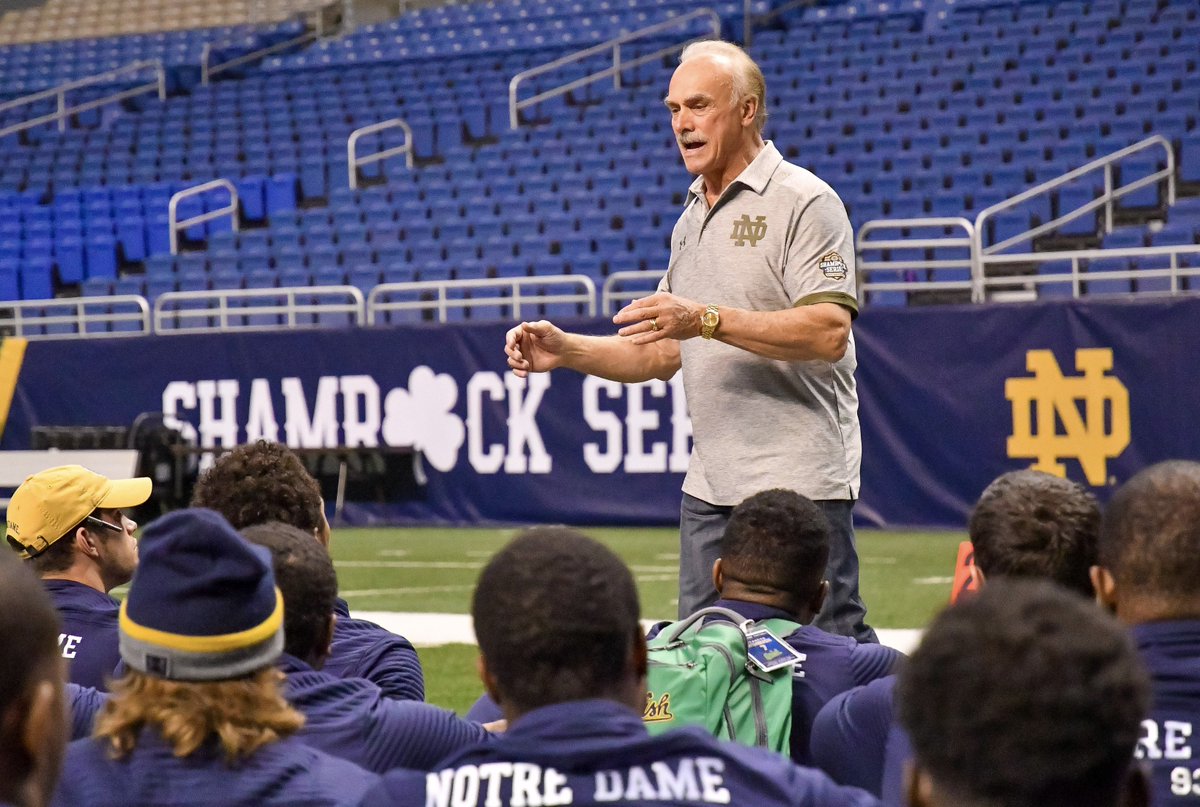 NDMonogram's tweet photo. We're giving you an early Christmas present… the December edition of #InsideIrish!🎄🎁
🏈 Rocky Bleier to receive Moose Krause Award
📺 Special video from Monogram winners
☘️ Make your annual member contribution
🏒 Q&A w/ Mike McNeill
👍 & much more!
🔗 https://t.co/Vr9Zj1BXj5 https://t.co/CDvihQaGeV
