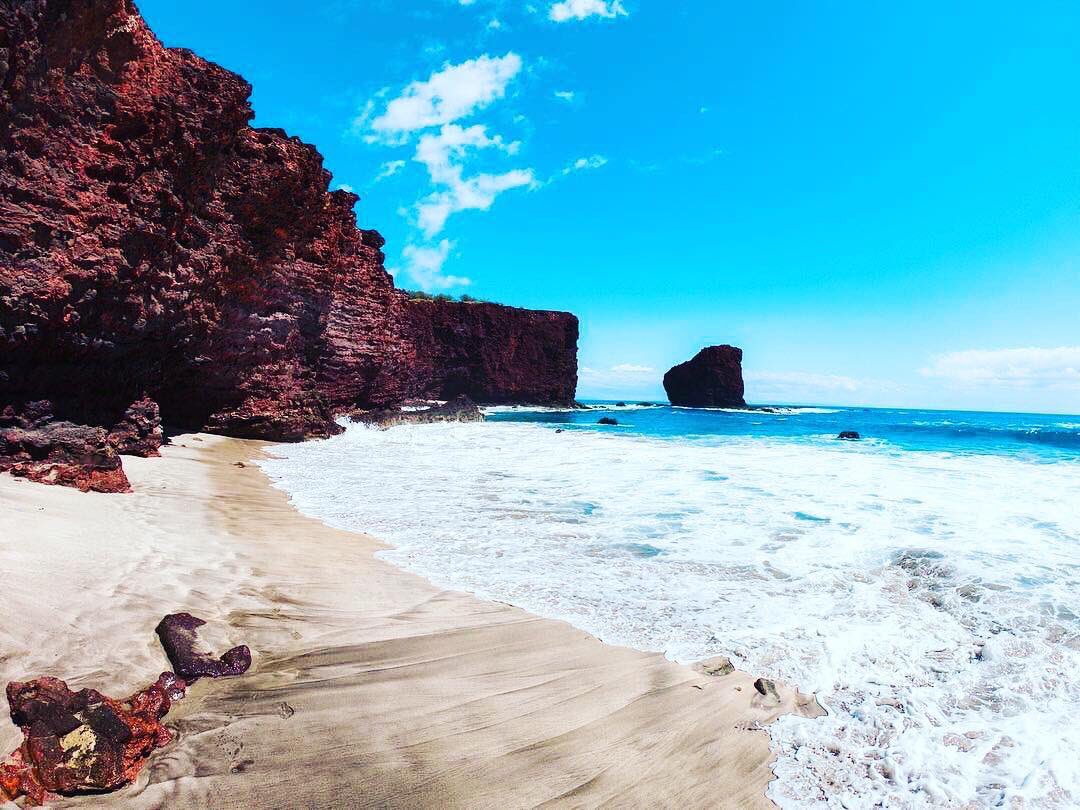 It’s Aloha Friday let’s head to the beach. 🌺🤙🏼👙🌈 

#visithawaii #hawaiivacationrentals #alohafriday #lahaina #maui #mauiairbnb #hawaiianbeachrentals #mauivacation