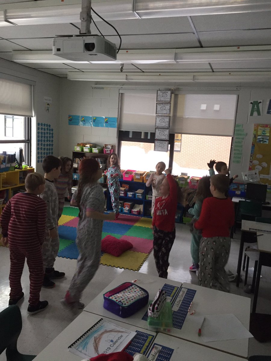 Mrs. Simmons Gr3/4 tweet media