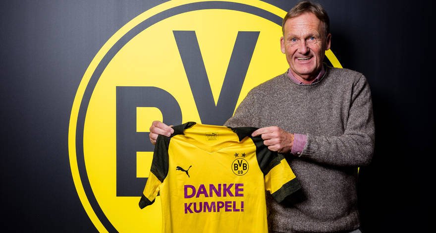 ⚒ "Danke, Kumpel!" 💛

Borussia Dortmund verneigt sich heute vor den Bergleuten für herausragende Verdienste um die Region.

👉 Alle Informationen zum heutigen Sondertrikot: bvb.de/Spiele/Spielbe…