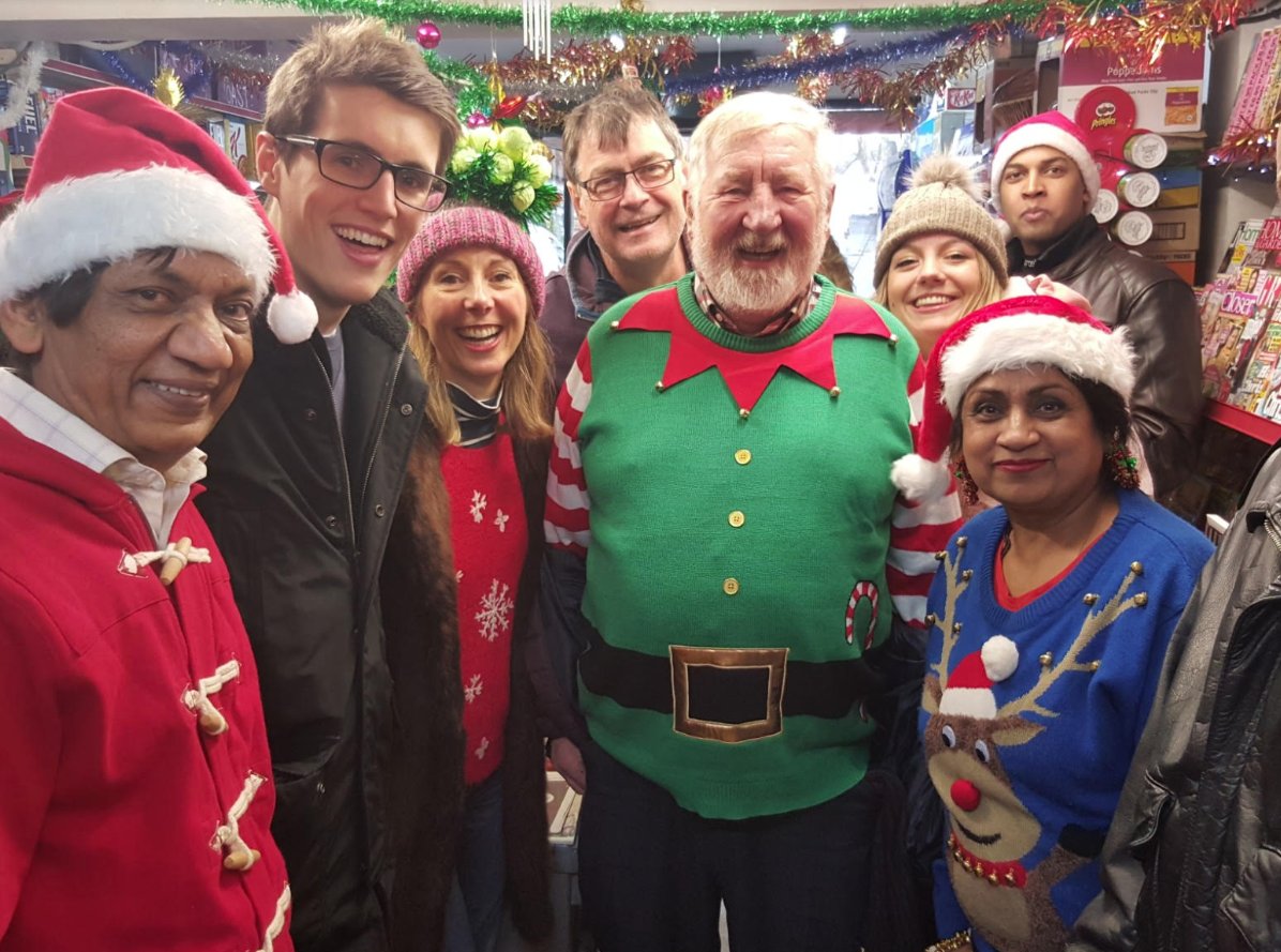 HuffPostUK's tweet image. Hindu family invites lonely locals to their shop for hugs and mince pies on Christmas Day #HumanKindAdvent