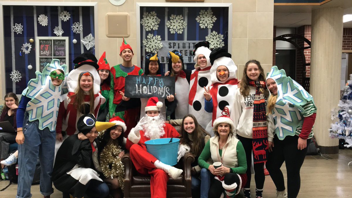 Happy Holidays from Minnetonka High School 🌲<a href="/MHS_Government/">Minnetonka Stud Gov</a> <a href="/TonkaPrincipal/">Jeff Erickson</a>
