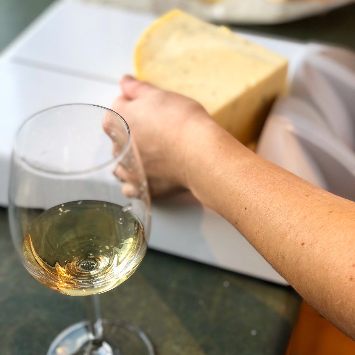 Drunken_Mouse1's tweet photo. Our 2 favourite things... Fantastic local #cheese &amp; perfect #wine pairings

Make sure you pop along to @gjhonour butchers this Sunday and Monday for samples of our absolute favourites to takeaway &amp; enjoy over Christmas! 

#supportlocal #cheeseandwine #surrey #deli #woking #food https://t.co/ujyAdegsyk