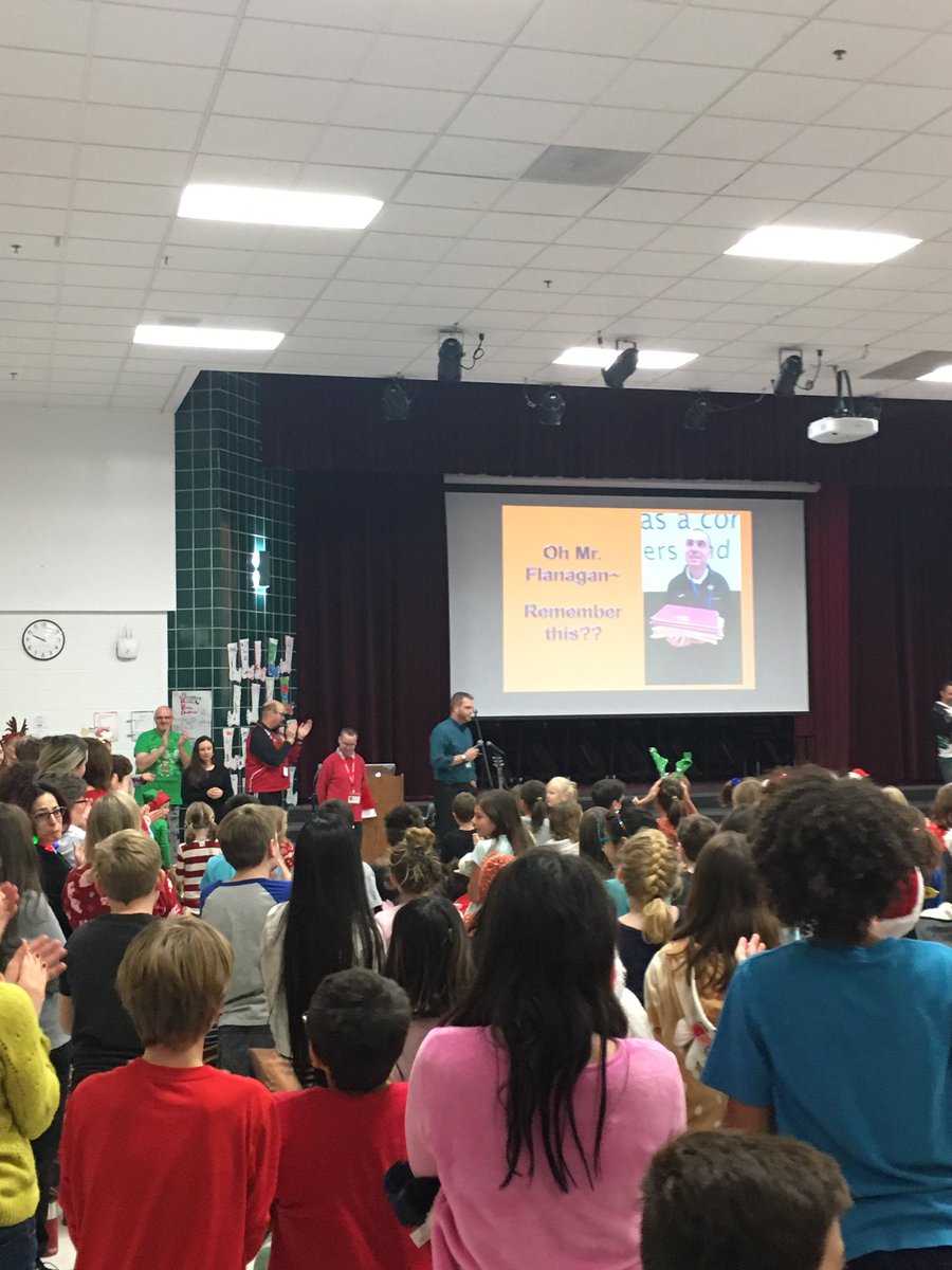 Standing ovation for Mr. Dave!  Heart of Gold Volunteer of the year! #WGLeads #d25itspersonal <a href="/ahsd25/">ArlingtonHeightsSD25</a>