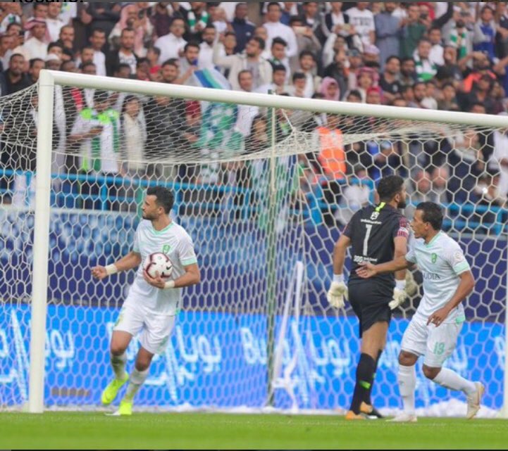 Milito_47's tweet photo. #شكرا_عمر_السومه
الاعب الوحيد اللي حاس بالجمهورر شكراا ماتكفيك يعمر 💔💚💚 https://t.co/snlXek4bHw