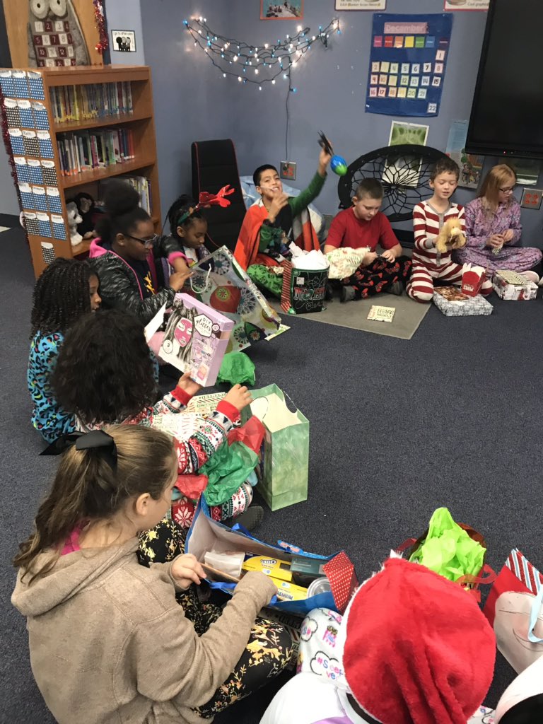 These are some happy kiddos! <a href="/lrobin75/">Lindsey</a> #cornwellscrew #christmas2018 #heseaglesrock
