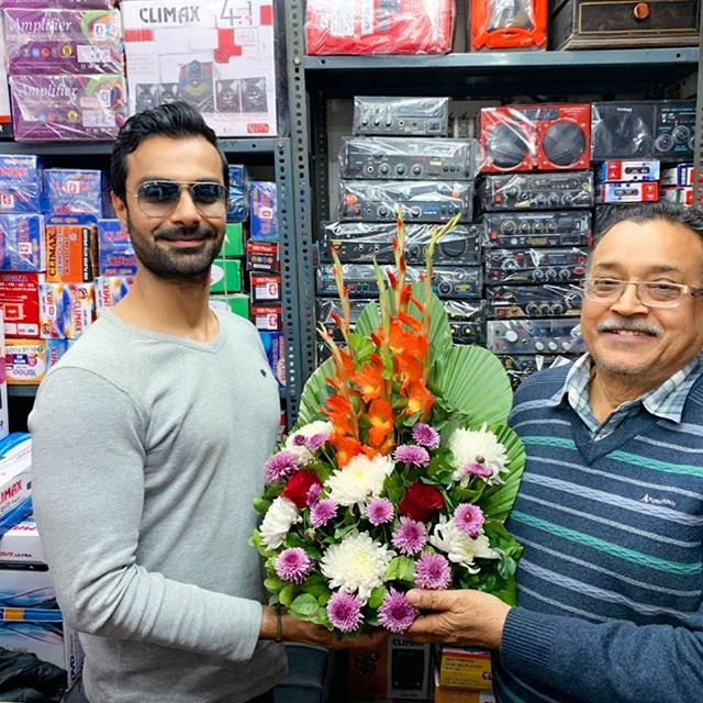 AshmitPatel's tweet photo. Doing a store visit at an electronic shop yesterday made me feel like a kid in a candy shop. Being a lover of #music and all things #electronic, this was truly #workmeetspassion 
Event coordinated by my bro @pradeepsolankii 
Jain Music Corner @mr.dhanu.j… https://t.co/KK4hf7mdAx https://t.co/0Tt2k1htaC