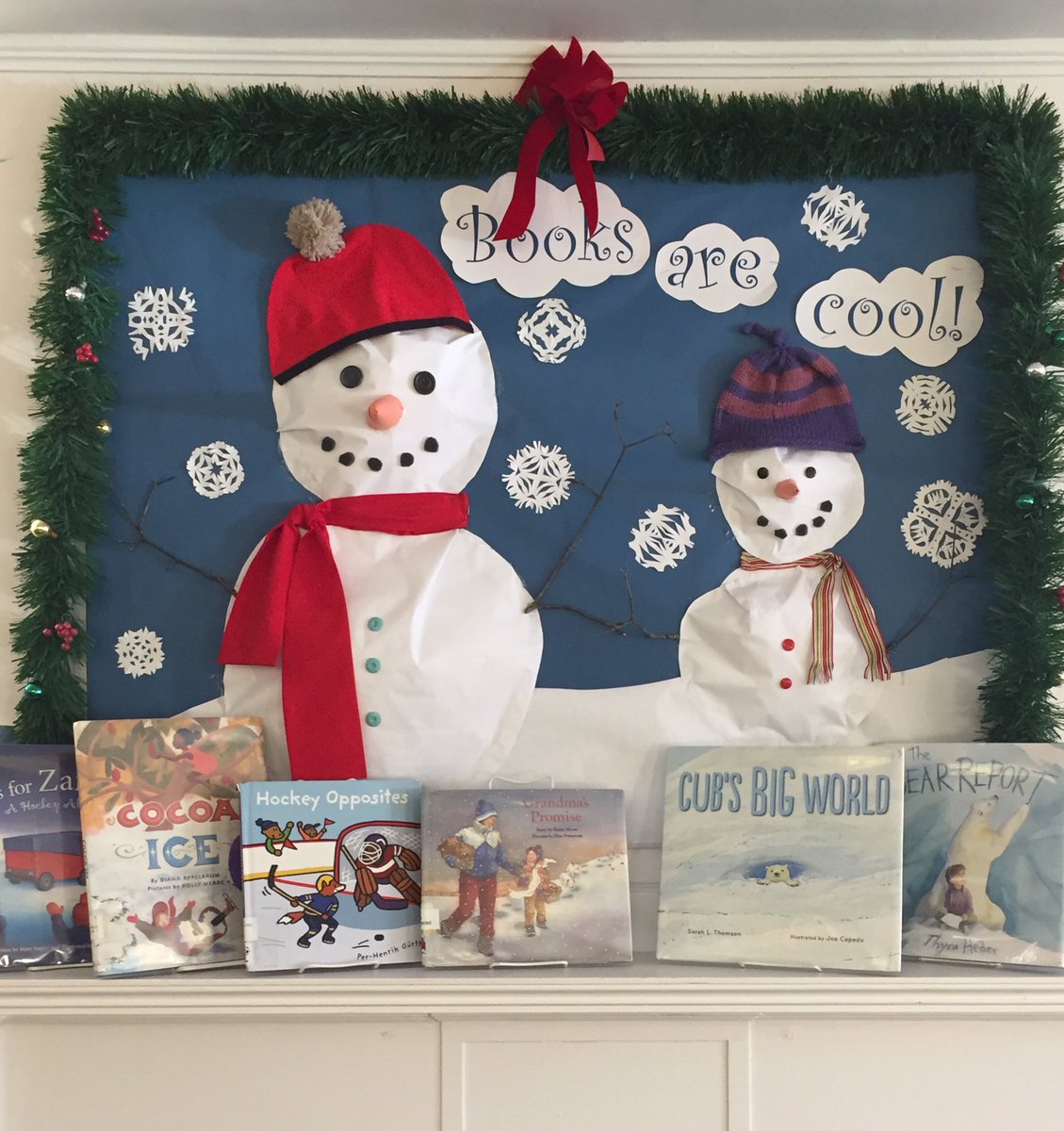 PPL_Burbank's tweet photo. Happy holidays from Burbank! All PPL branches will be closed 12/24 &amp; 12/25. Also, Burbank story times are on break 12/26 &amp; 12/28! https://t.co/xJ0J0xc4iw