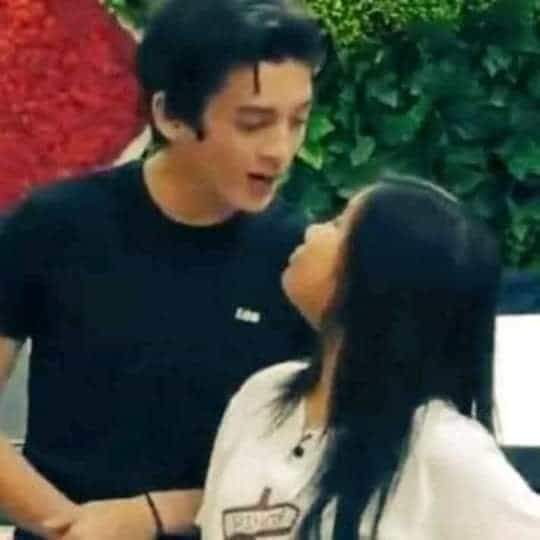 Chriscelle9's tweet photo. #SethLieRealDuet

Seth be like: ano? Anong sasabihin mo? (sabay lapit ng maigi kay lie)
Lie be like: (silent) hehehe... https://t.co/94aB3kym96