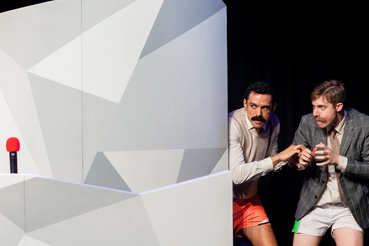 PAK 'M - Vanaf 2 januari te zien in de theaters! Première 27 januari in <a href="/KAF036/">厒-kafu</a> 

Meer info &amp; speellijst: bontehond.net/pakm

FOTO: Kamerich&amp;Budwilowitz/EYES2