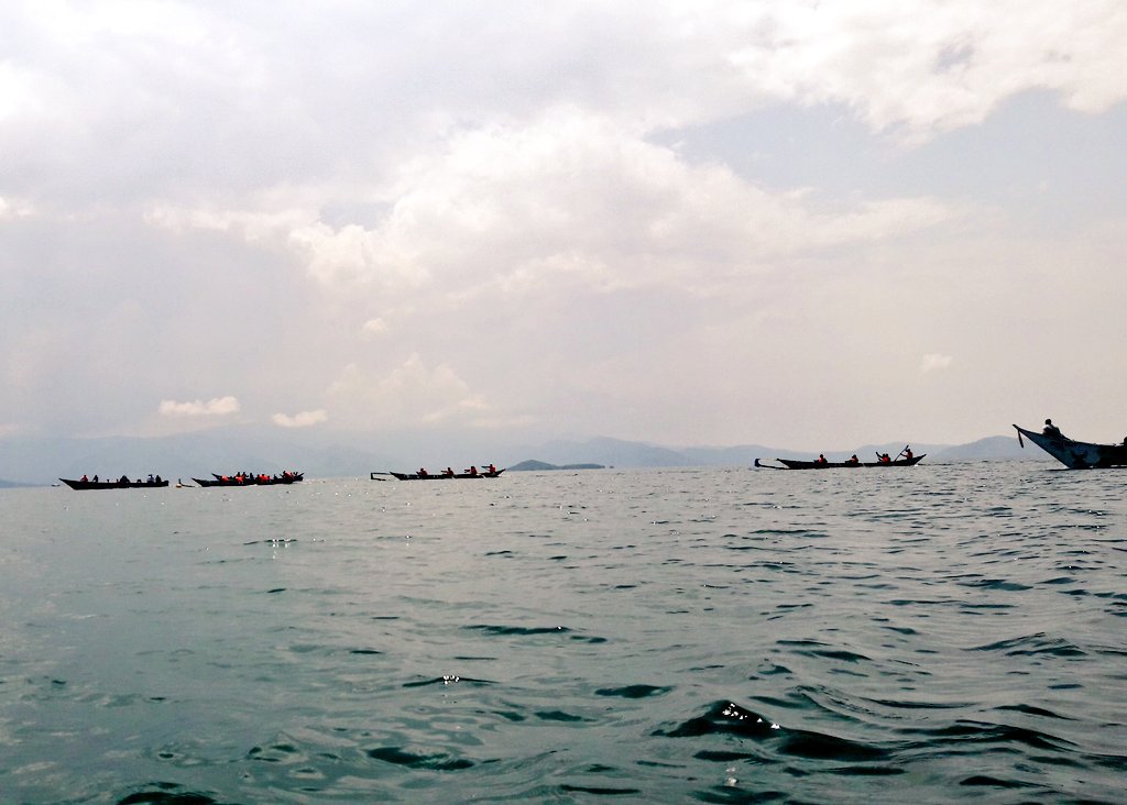 bonitaonsafari's tweet photo. The boat race of @RusingaFestival is one of the most popular events during the festival. The energy,team work and determination is always on another level. #RusingaFest2018 #RusingaFestival https://t.co/qm58Im89K7