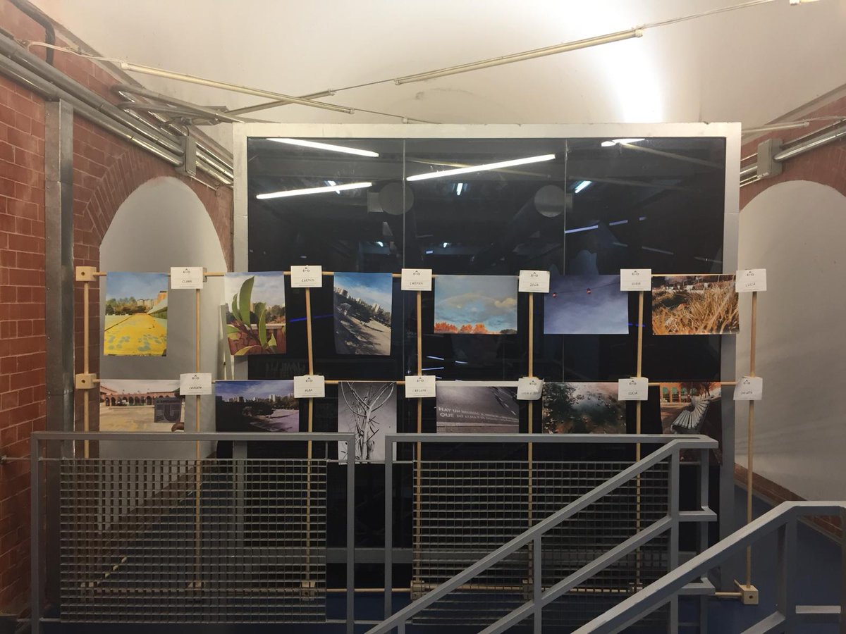 "Retratando mi barrio" fue un taller de fotografía para jóvenes impartido por Carlota Trujillo, vecina del barrio.Un taller para aprender a mirar de otra manera el entorno en el que vivimos y compartirlo con el resto del barrio.Los resultados están expuestos en El Enredadero.